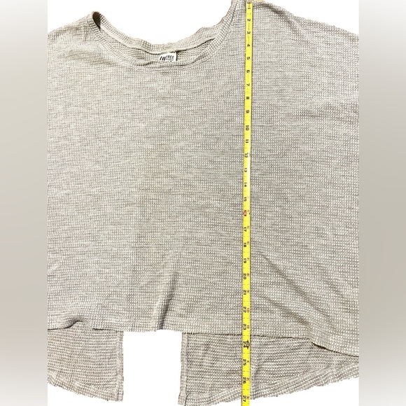 Free People Women’s M Top Gray Storyteller Waffle Knit Open Back Oversized - Picture 8 of 10